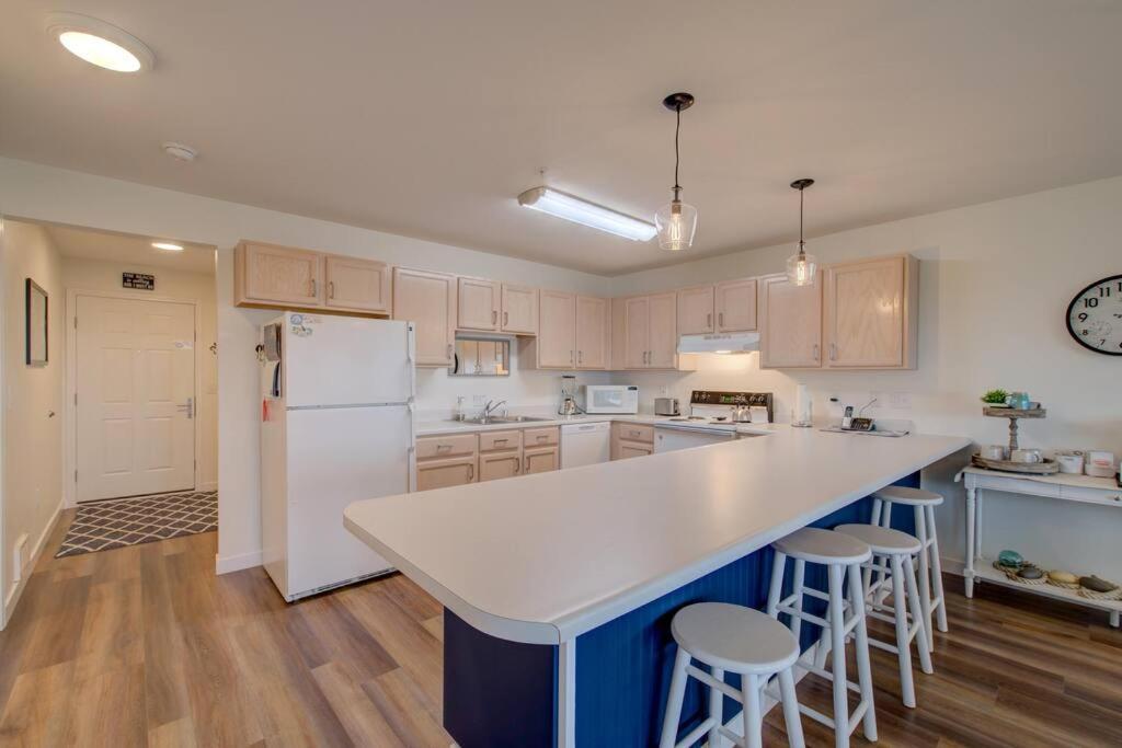 Beach Please-Updated Home With Ocean Views Long Beach Ngoại thất bức ảnh
